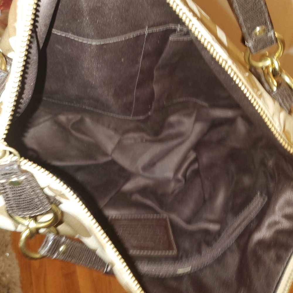 Authentic Coach handbag - Picture 3 of 4